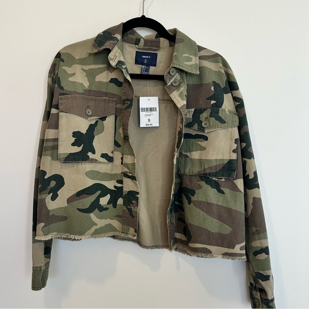 NWT Forever21 Women’s Camo Cropped 100% Cotton Jacket - Small